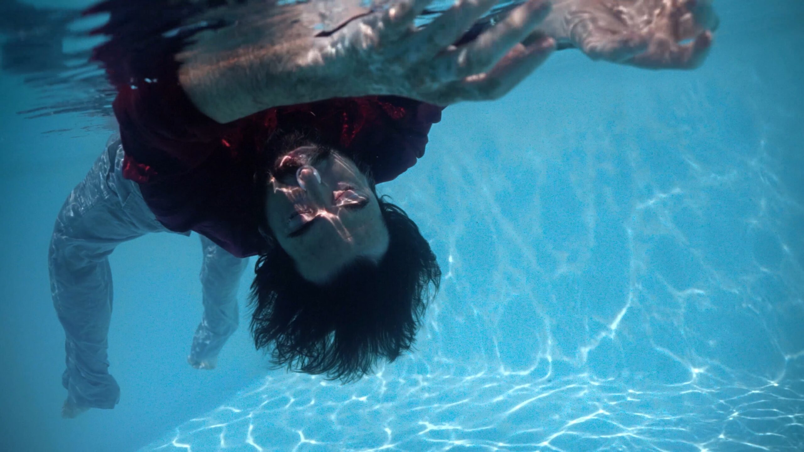 Apa Are Gust De Soare