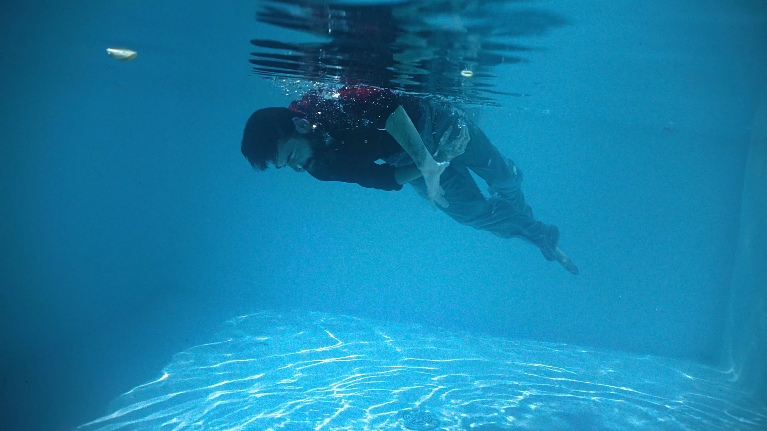 Apa Are Gust De Soare