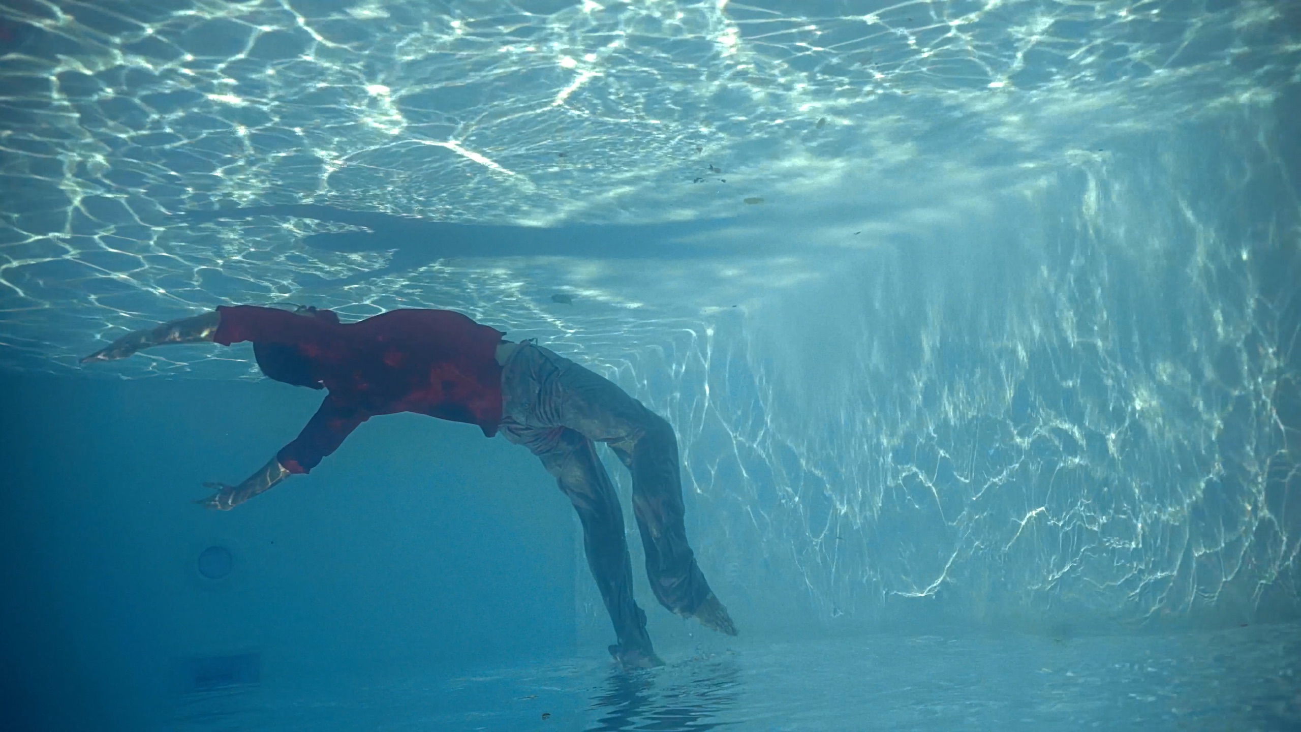 Apa Are Gust De Soare