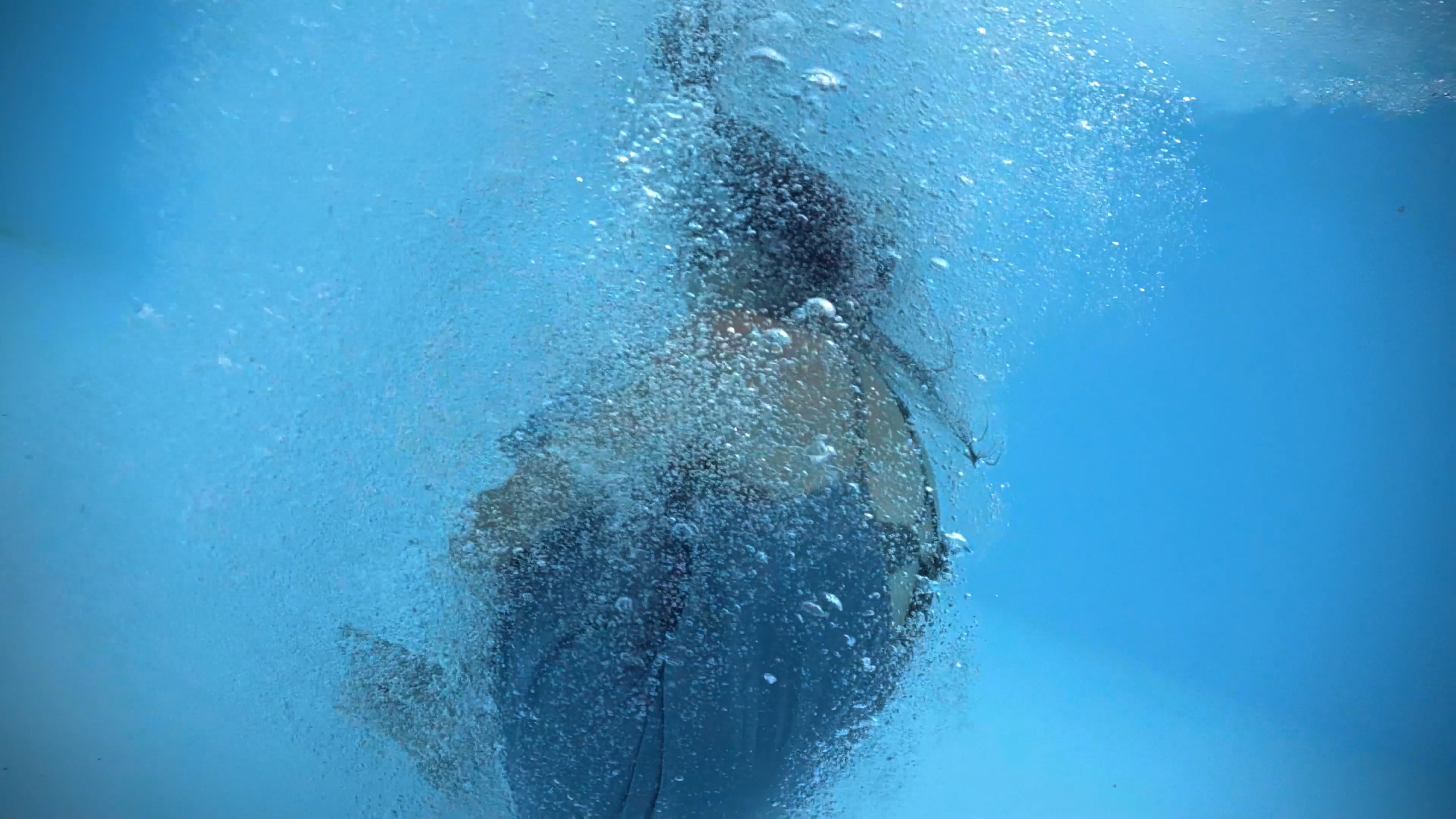 Apa Are Gust De Soare