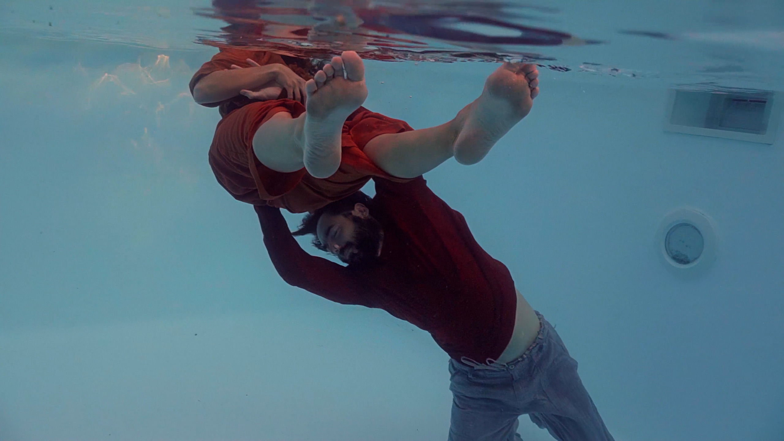 Apa Are Gust De Soare